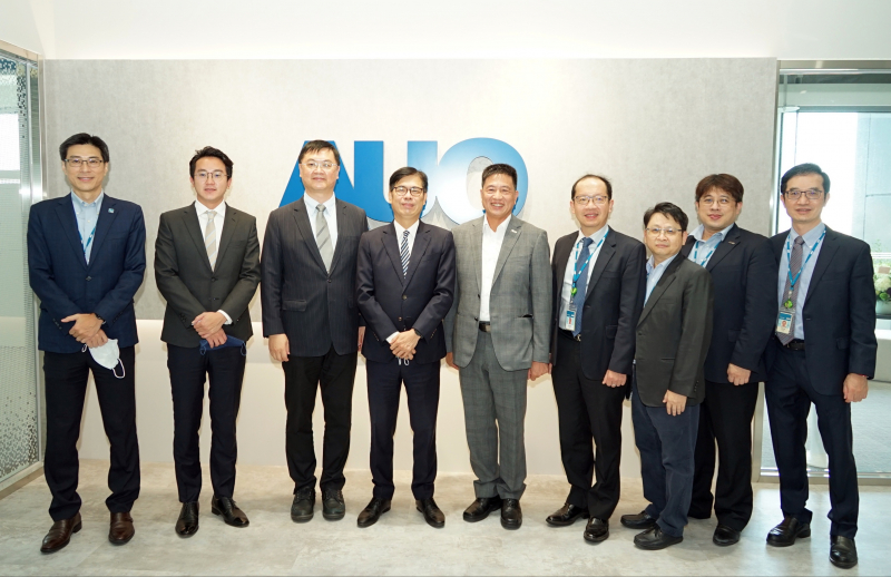 DB真人光電前進亞灣成立「AUO解決方案研發中心」，作為多元場域解決方案研發及試驗場域（圖中左為高雄市長陳其邁、圖中右為DB真人光電董事長彭双浪）